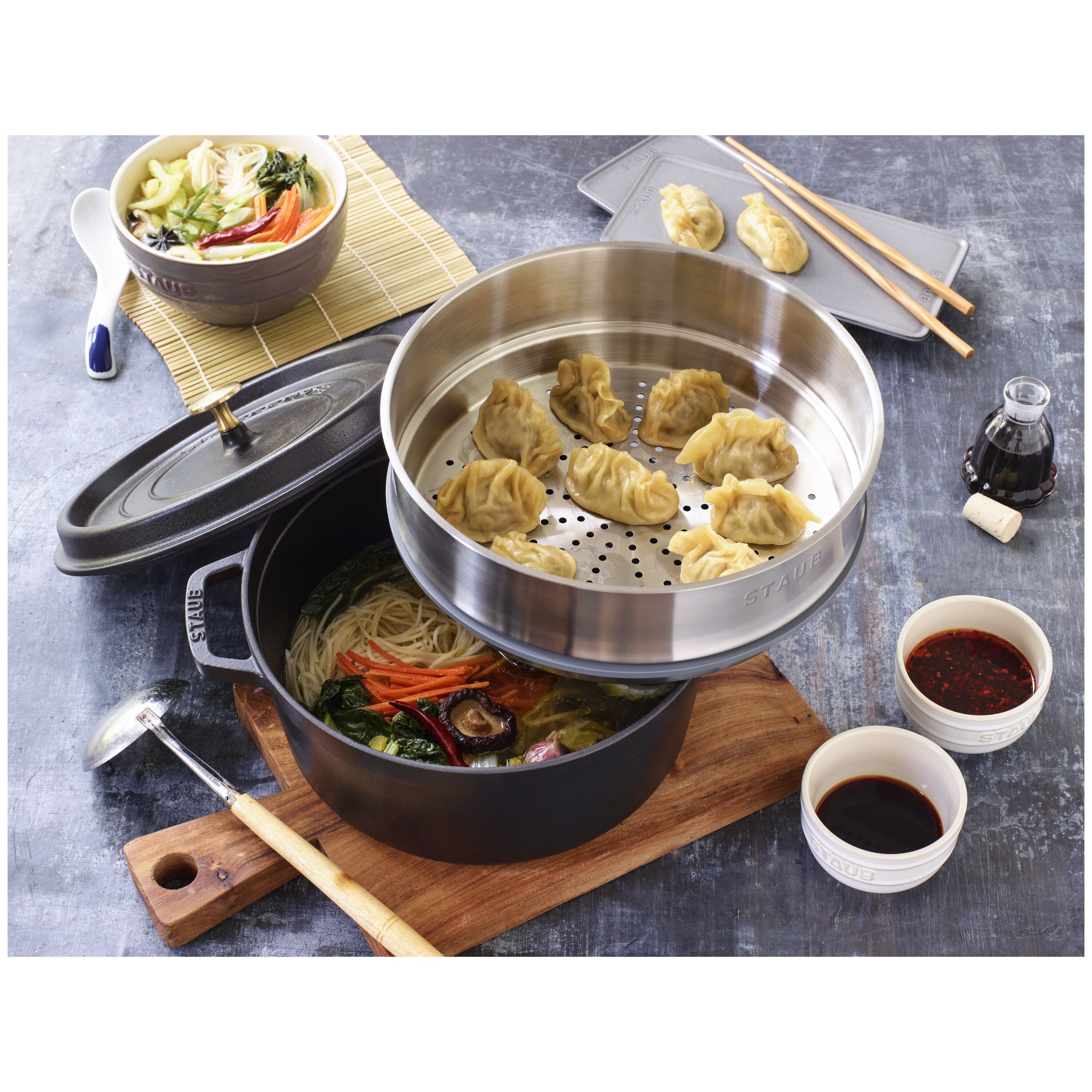 Staub Cocotte with steamer | round | cast iron