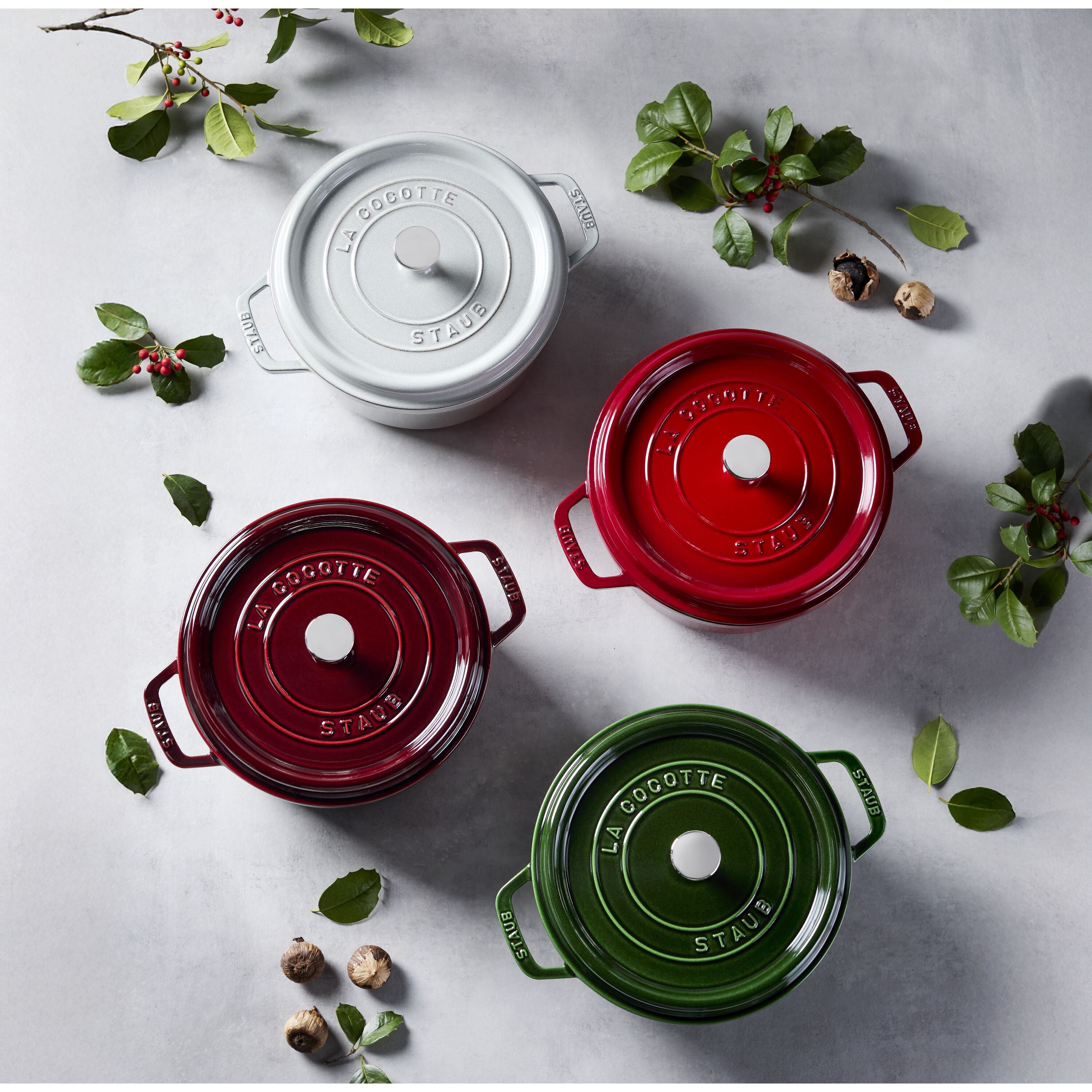 Staub La Cocotte 24 cm Cherry леано железно тенџере со капак
